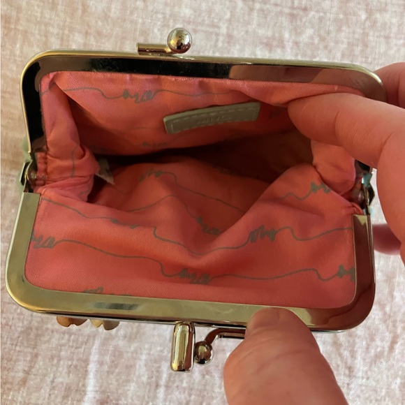 Mango Double Kiss Clasp Coin Purse, from 2005. - Picture 5 of 9